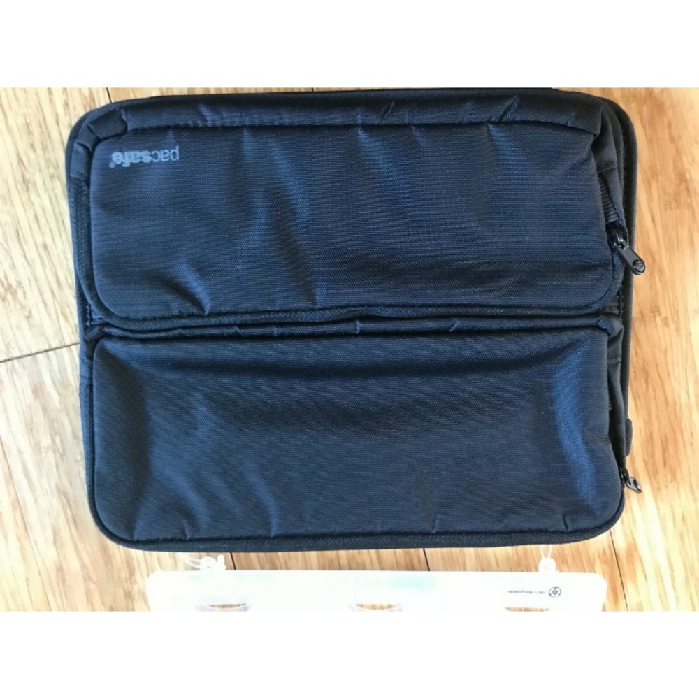 NWT $50 Pacsafe compatible ipad and Tablet Sleeve Bag  RFID Tec 300